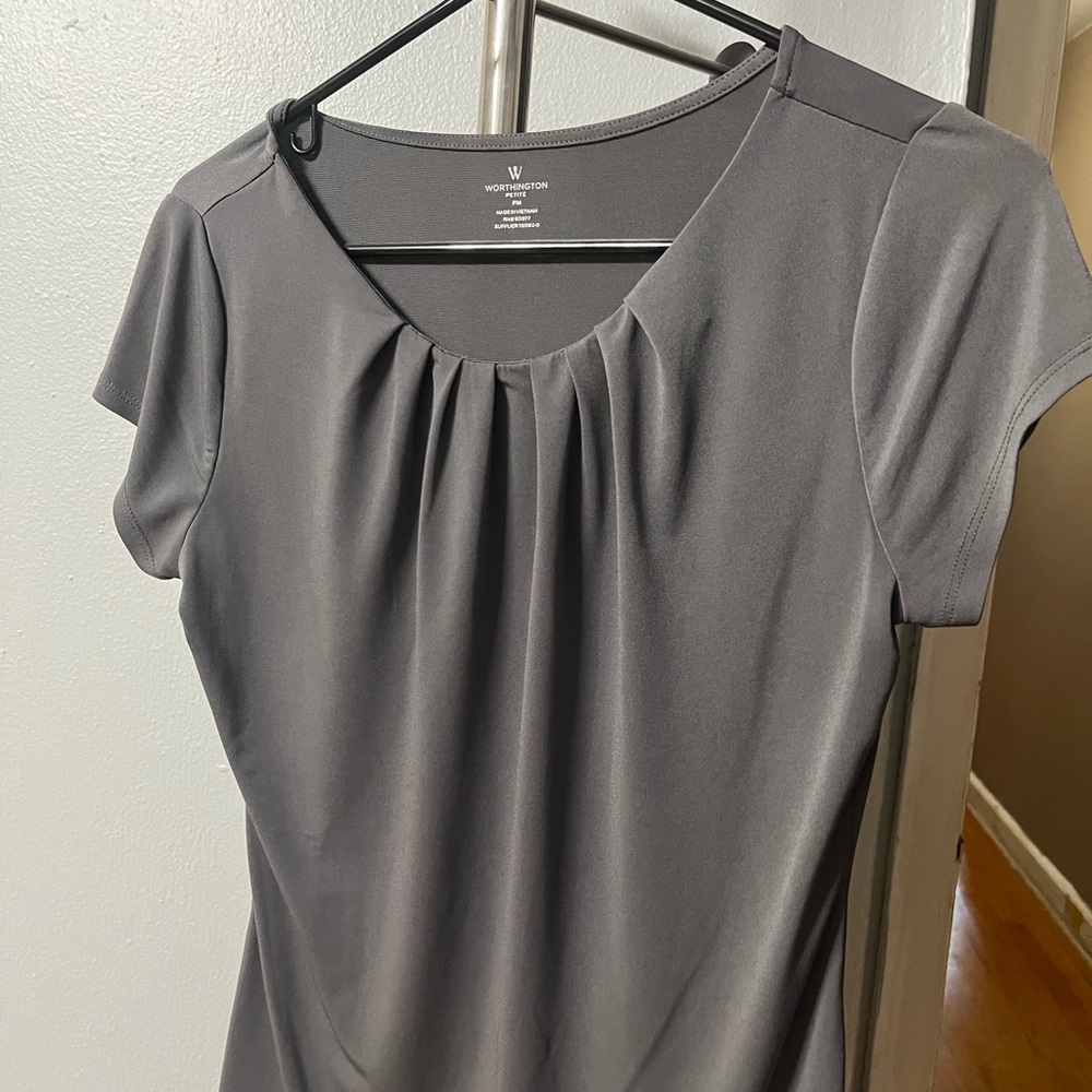 Women’s Worthington dress blouse.